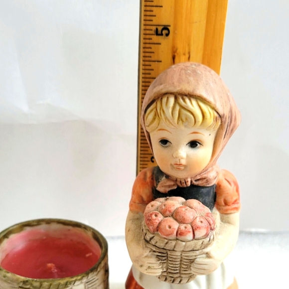 Ceramic figurine a girl with flowers and a candle - Picture 4 of 4